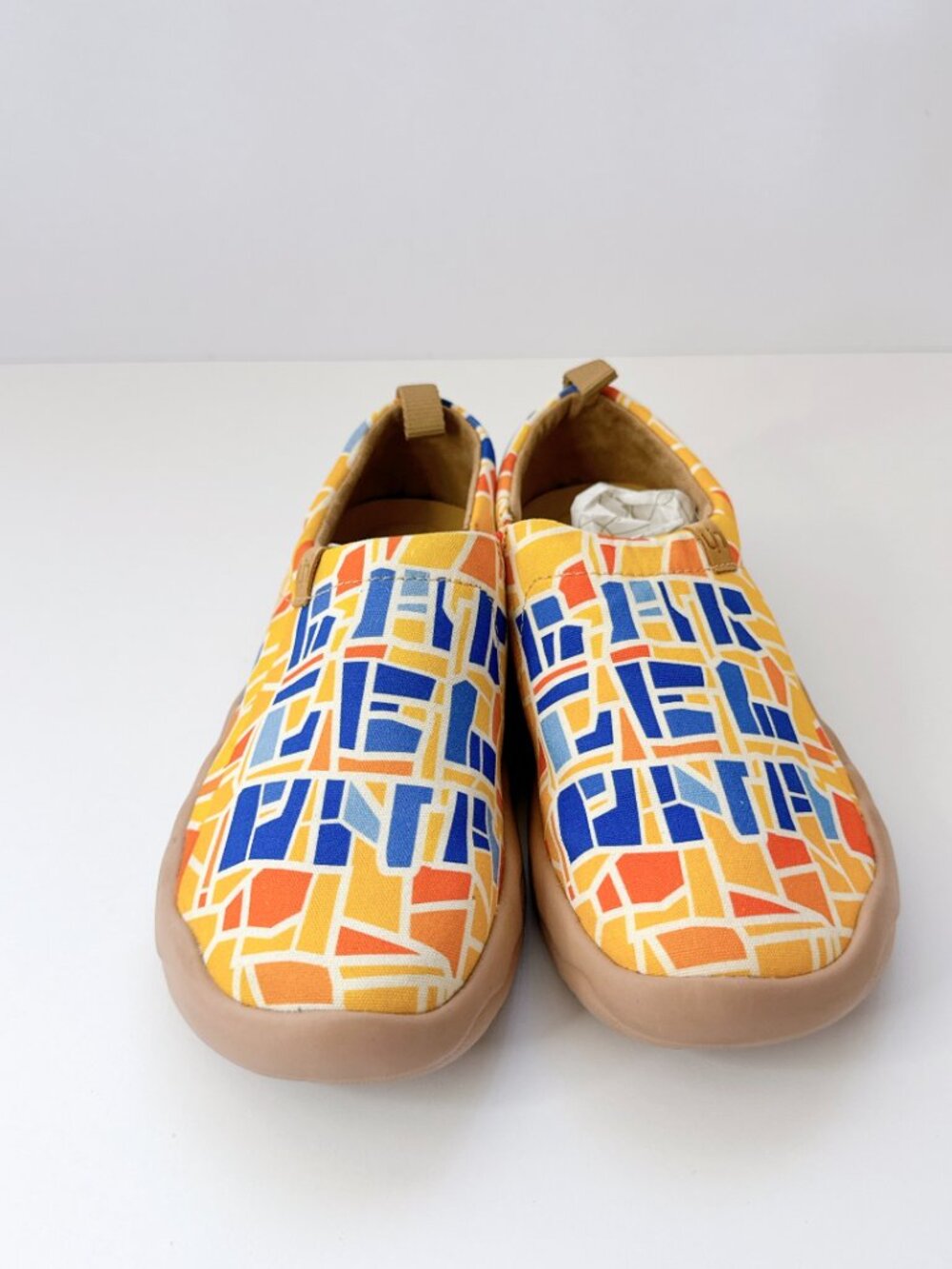 Size 4.5 UIN Giraffe Pattern Slip-On Shoes Women’s Colorful Canvas Travel Flat